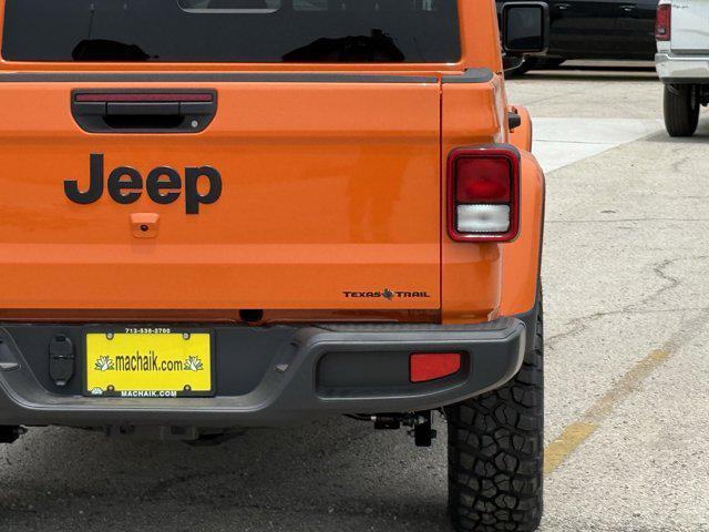 new 2025 Jeep Gladiator car, priced at $38,211