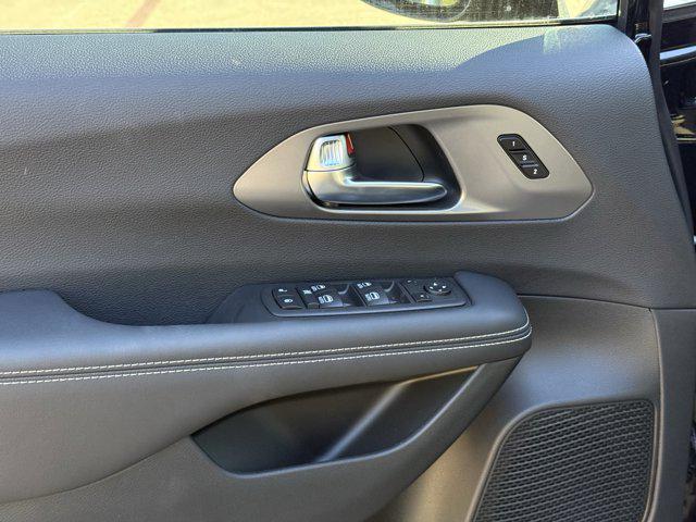 new 2026 Chrysler Pacifica car, priced at $39,176