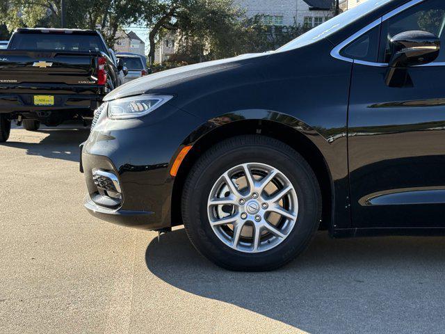 new 2026 Chrysler Pacifica car, priced at $39,176