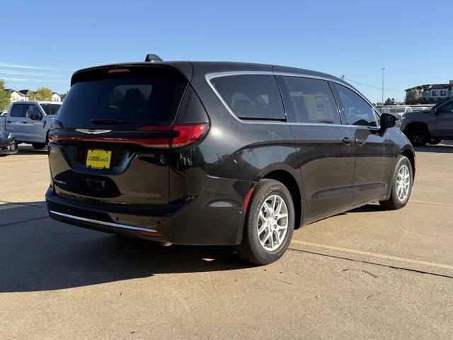 new 2026 Chrysler Pacifica car, priced at $39,176