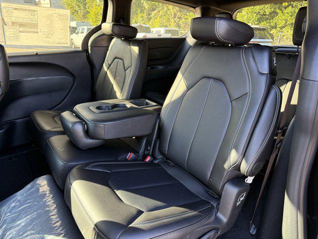 new 2026 Chrysler Pacifica car, priced at $39,176