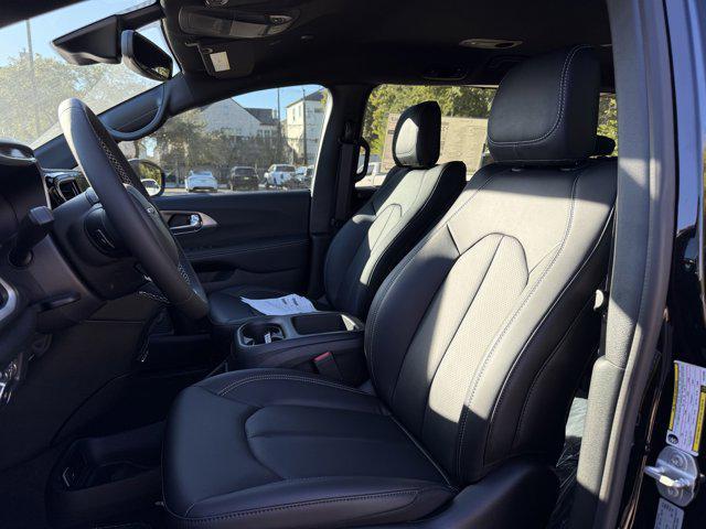 new 2026 Chrysler Pacifica car, priced at $39,176