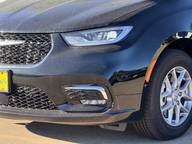 new 2026 Chrysler Pacifica car, priced at $39,176