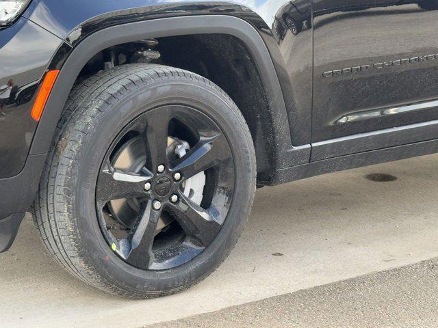 new 2025 Jeep Grand Cherokee car, priced at $40,191