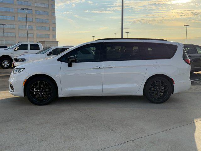 new 2024 Chrysler Pacifica car, priced at $35,926