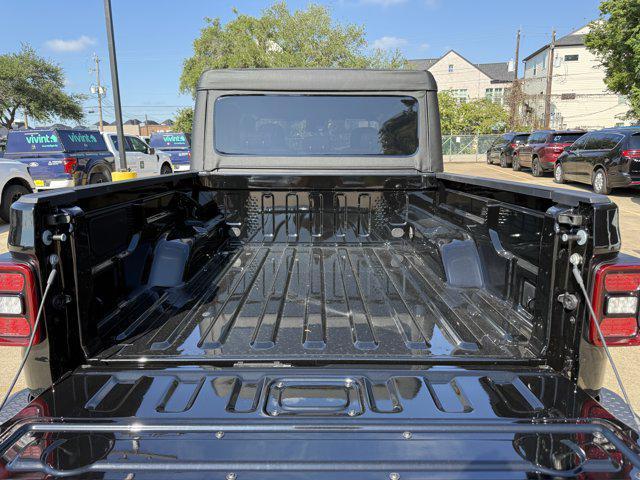 new 2025 Jeep Gladiator car, priced at $45,617
