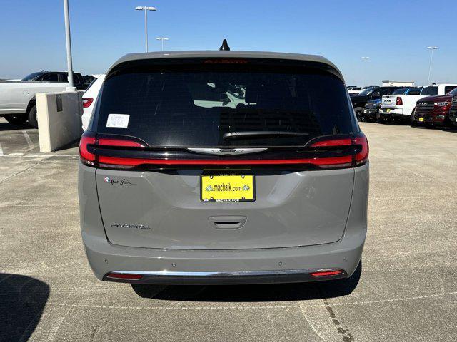 new 2025 Chrysler Pacifica car, priced at $39,652