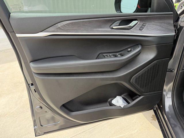 new 2025 Jeep Grand Cherokee car, priced at $44,111