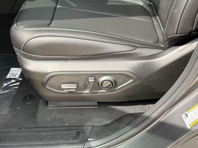 new 2025 Jeep Grand Cherokee car, priced at $44,111
