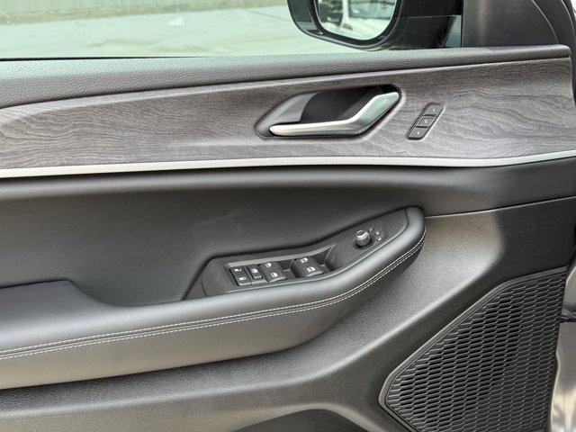 new 2025 Jeep Grand Cherokee car, priced at $44,111