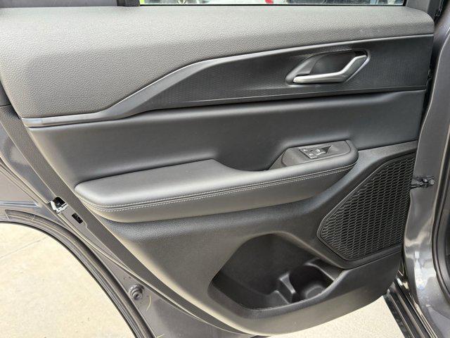 new 2025 Jeep Grand Cherokee car, priced at $35,905