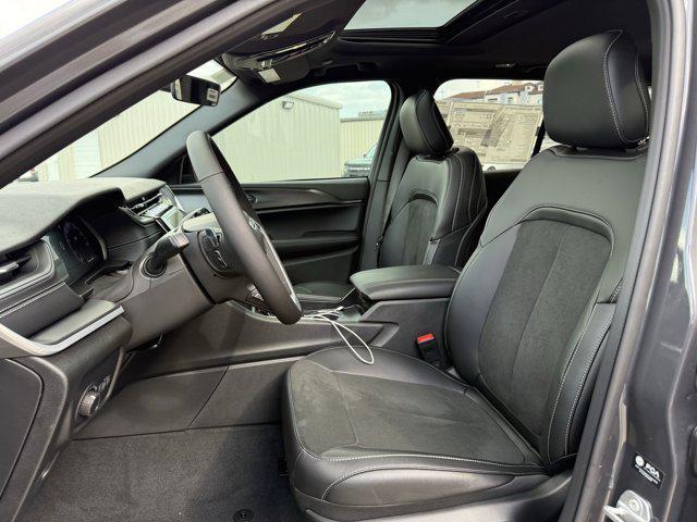 new 2025 Jeep Grand Cherokee car, priced at $35,905