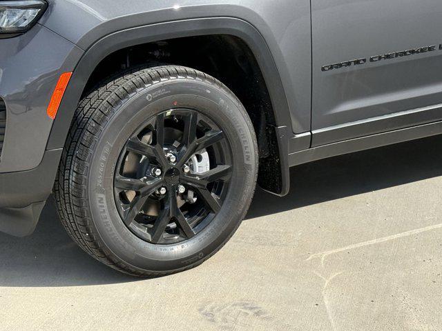 new 2025 Jeep Grand Cherokee car, priced at $35,905