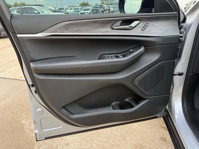 new 2025 Jeep Grand Cherokee L car, priced at $43,517