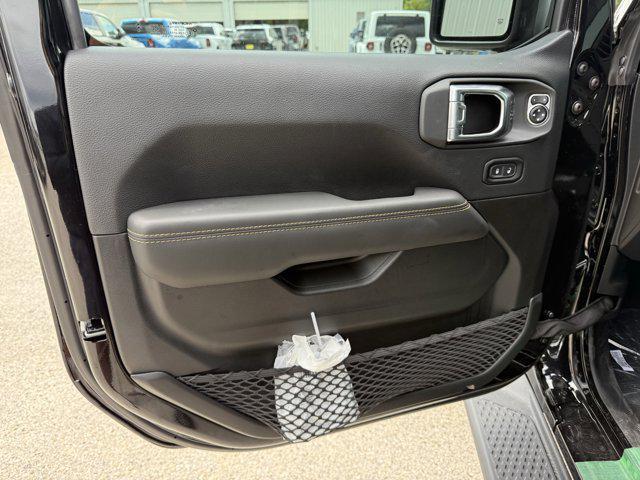 new 2025 Jeep Gladiator car, priced at $41,639