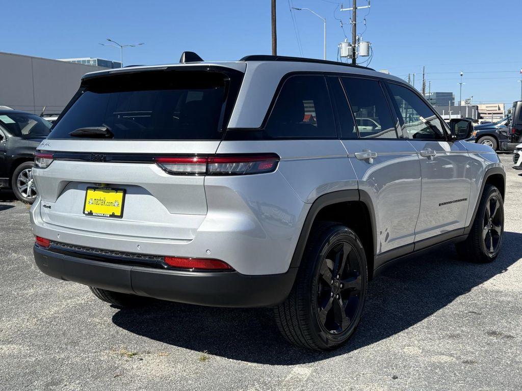 used 2022 Jeep Grand Cherokee car, priced at $29,000