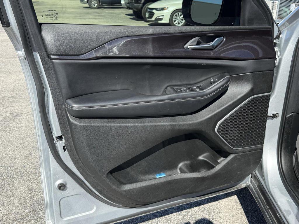 used 2022 Jeep Grand Cherokee car, priced at $29,000