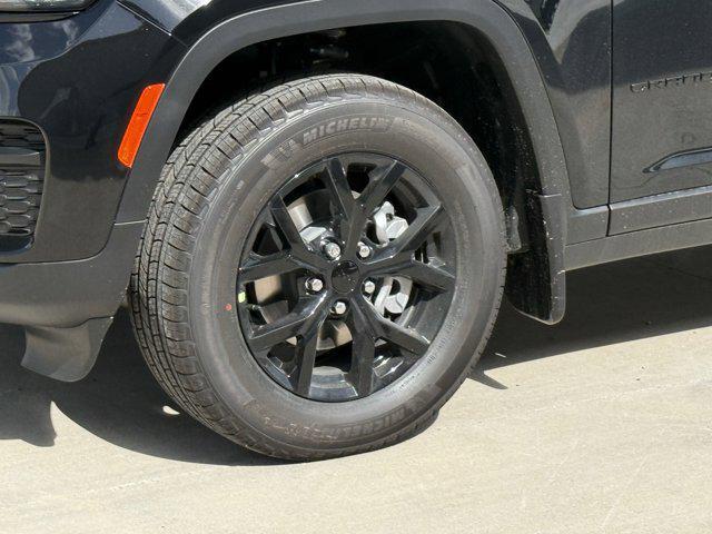 new 2025 Jeep Grand Cherokee car, priced at $35,905