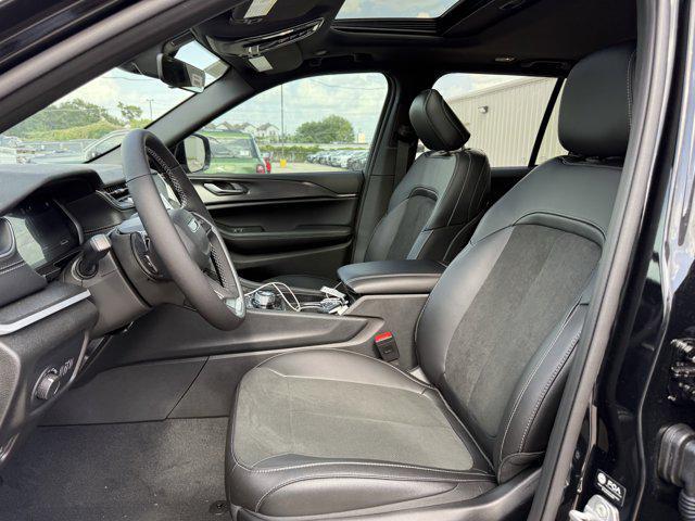 new 2025 Jeep Grand Cherokee car, priced at $35,905