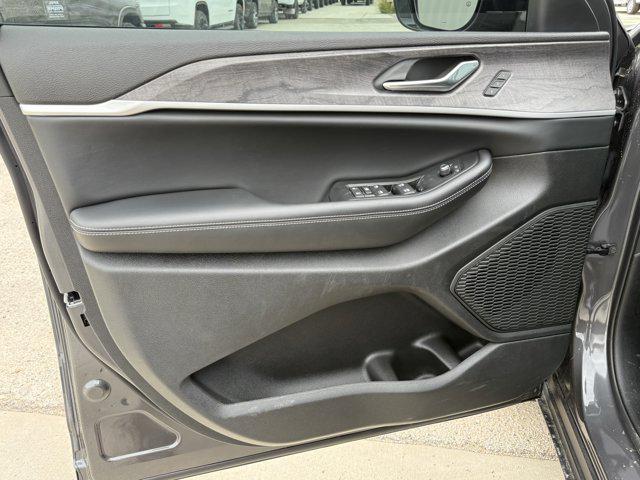 new 2025 Jeep Grand Cherokee L car, priced at $39,260
