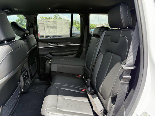 new 2025 Jeep Grand Cherokee car, priced at $38,860