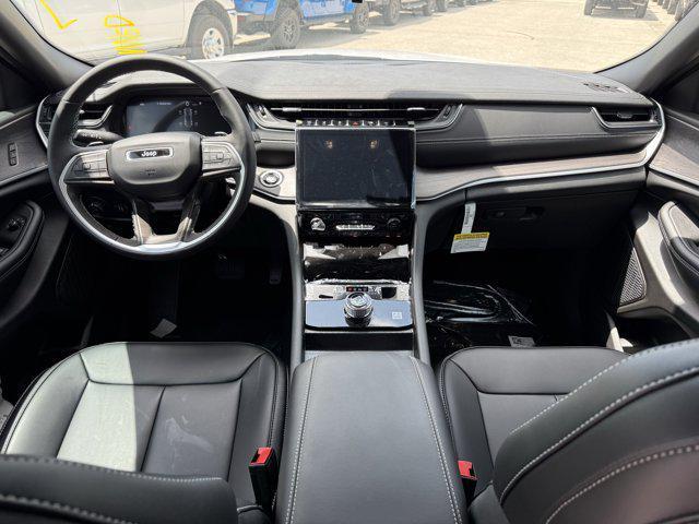 new 2025 Jeep Grand Cherokee car, priced at $38,860