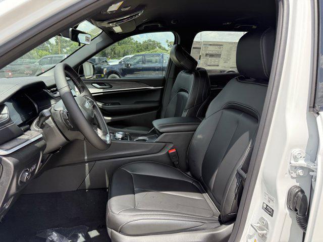 new 2025 Jeep Grand Cherokee car, priced at $38,860