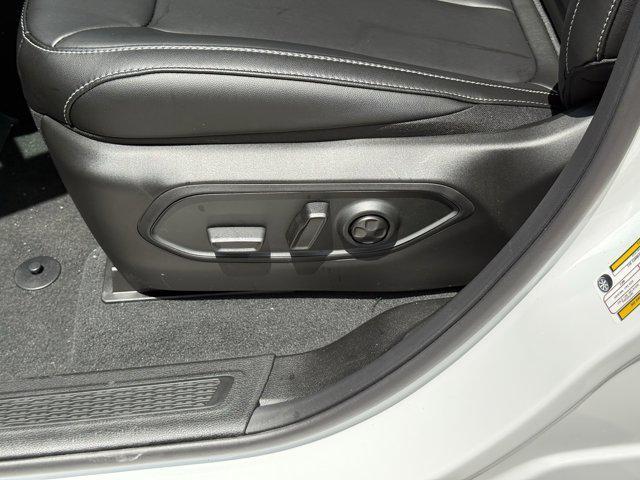 new 2025 Jeep Grand Cherokee car, priced at $38,860