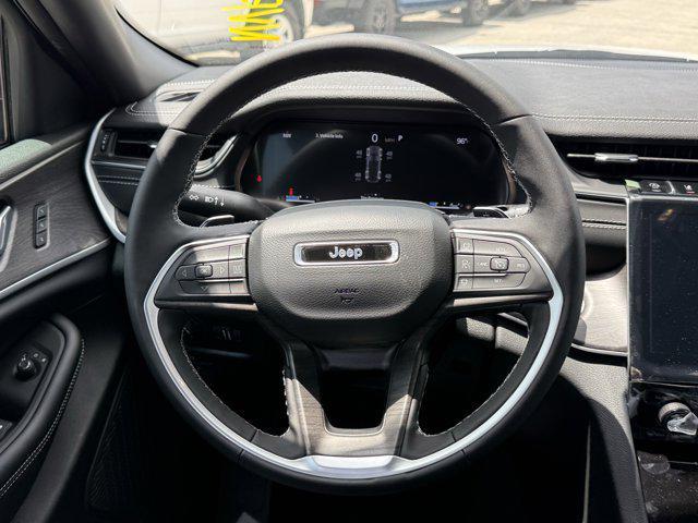new 2025 Jeep Grand Cherokee car, priced at $38,860