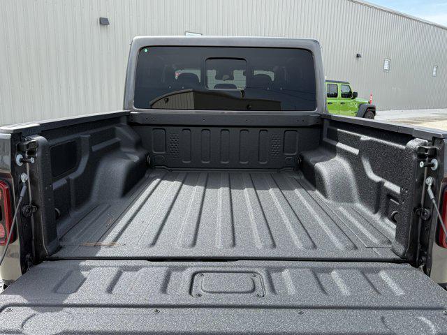 new 2025 Jeep Gladiator car, priced at $45,014