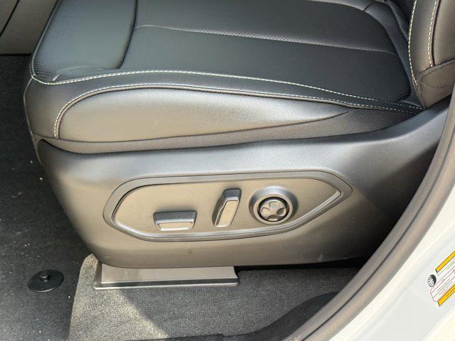 new 2025 Jeep Grand Cherokee car, priced at $41,849