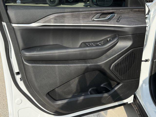 new 2025 Jeep Grand Cherokee car, priced at $41,849