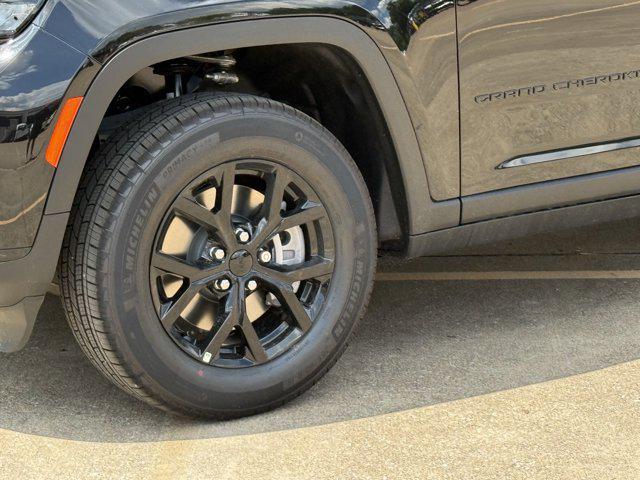 new 2025 Jeep Grand Cherokee L car, priced at $39,885