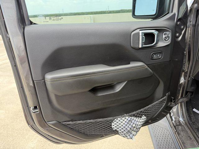new 2025 Jeep Gladiator car, priced at $39,338