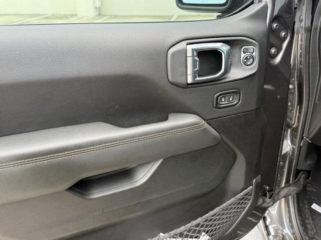 new 2025 Jeep Gladiator car, priced at $39,338
