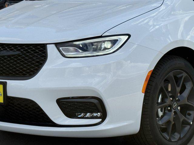 new 2026 Chrysler Pacifica car, priced at $43,960