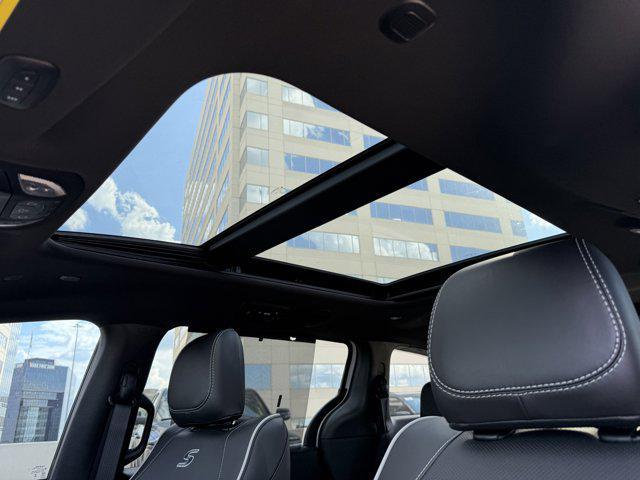 new 2026 Chrysler Pacifica car, priced at $43,960