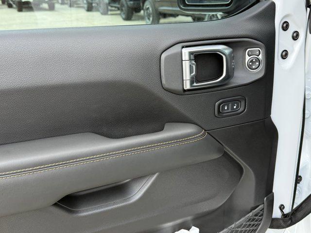 new 2025 Jeep Wrangler car, priced at $46,286