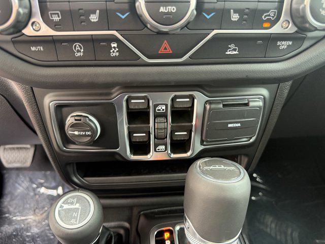 new 2025 Jeep Gladiator car, priced at $38,211