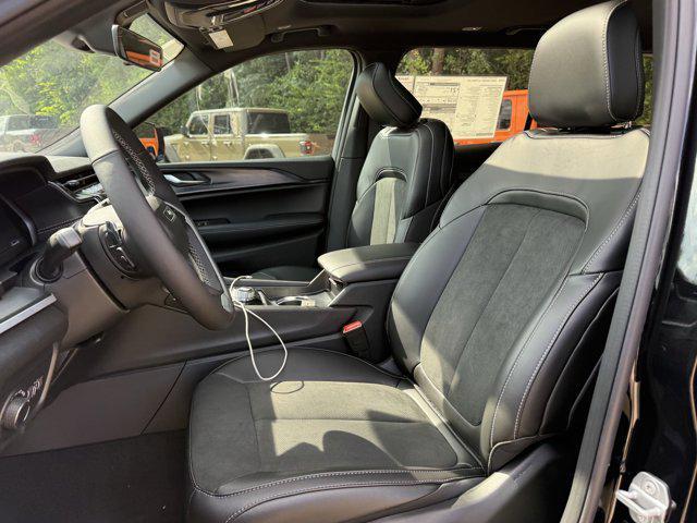 new 2025 Jeep Grand Cherokee L car, priced at $39,885