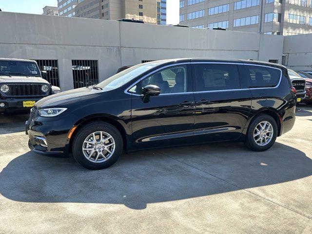 new 2024 Chrysler Pacifica car, priced at $34,073