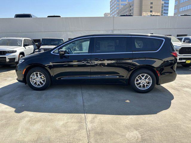 new 2024 Chrysler Pacifica car, priced at $34,073