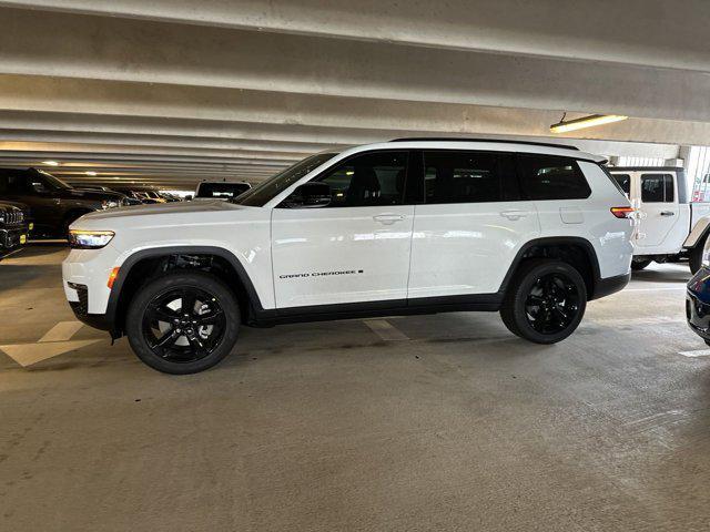 new 2024 Jeep Grand Cherokee L car, priced at $40,009