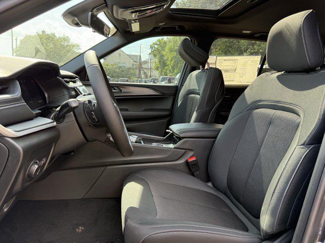 new 2025 Jeep Grand Cherokee car, priced at $34,447