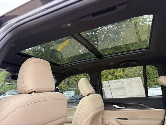 new 2025 Jeep Grand Cherokee car, priced at $45,824