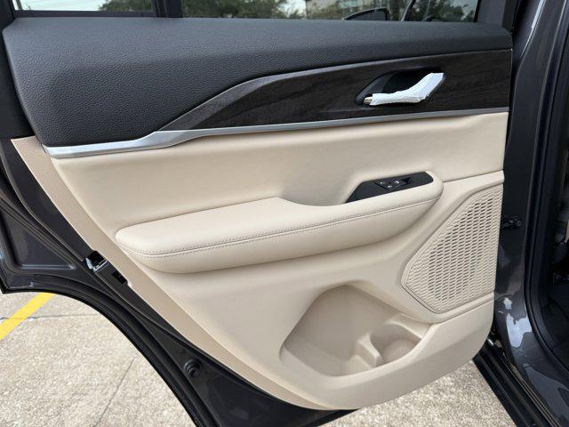 new 2025 Jeep Grand Cherokee car, priced at $45,824