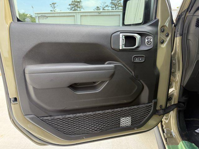 new 2025 Jeep Gladiator car, priced at $38,764