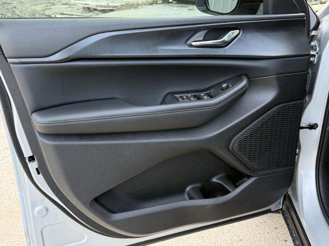 new 2025 Jeep Grand Cherokee car, priced at $37,044