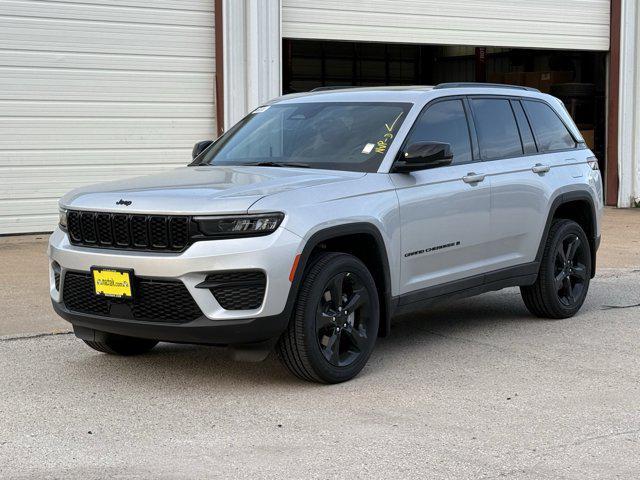 new 2025 Jeep Grand Cherokee car, priced at $37,044