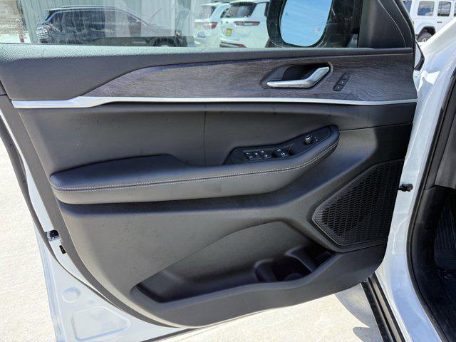 new 2025 Jeep Grand Cherokee L car, priced at $41,562